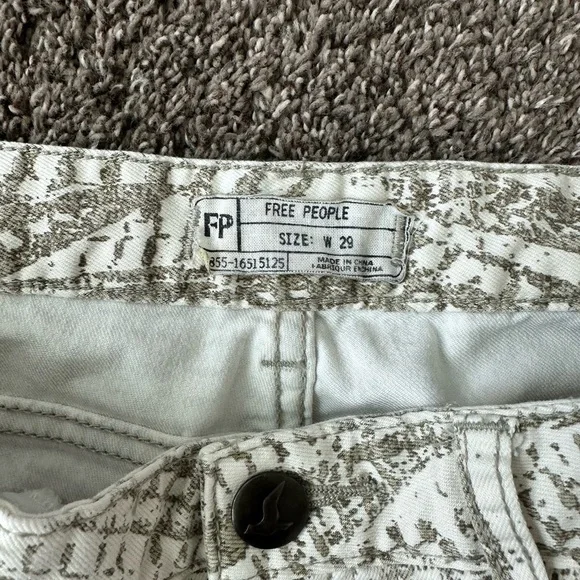 Free People Snake Skin Print Skinny Jeans zipper ankle sz 29 - Picture 4 of 5